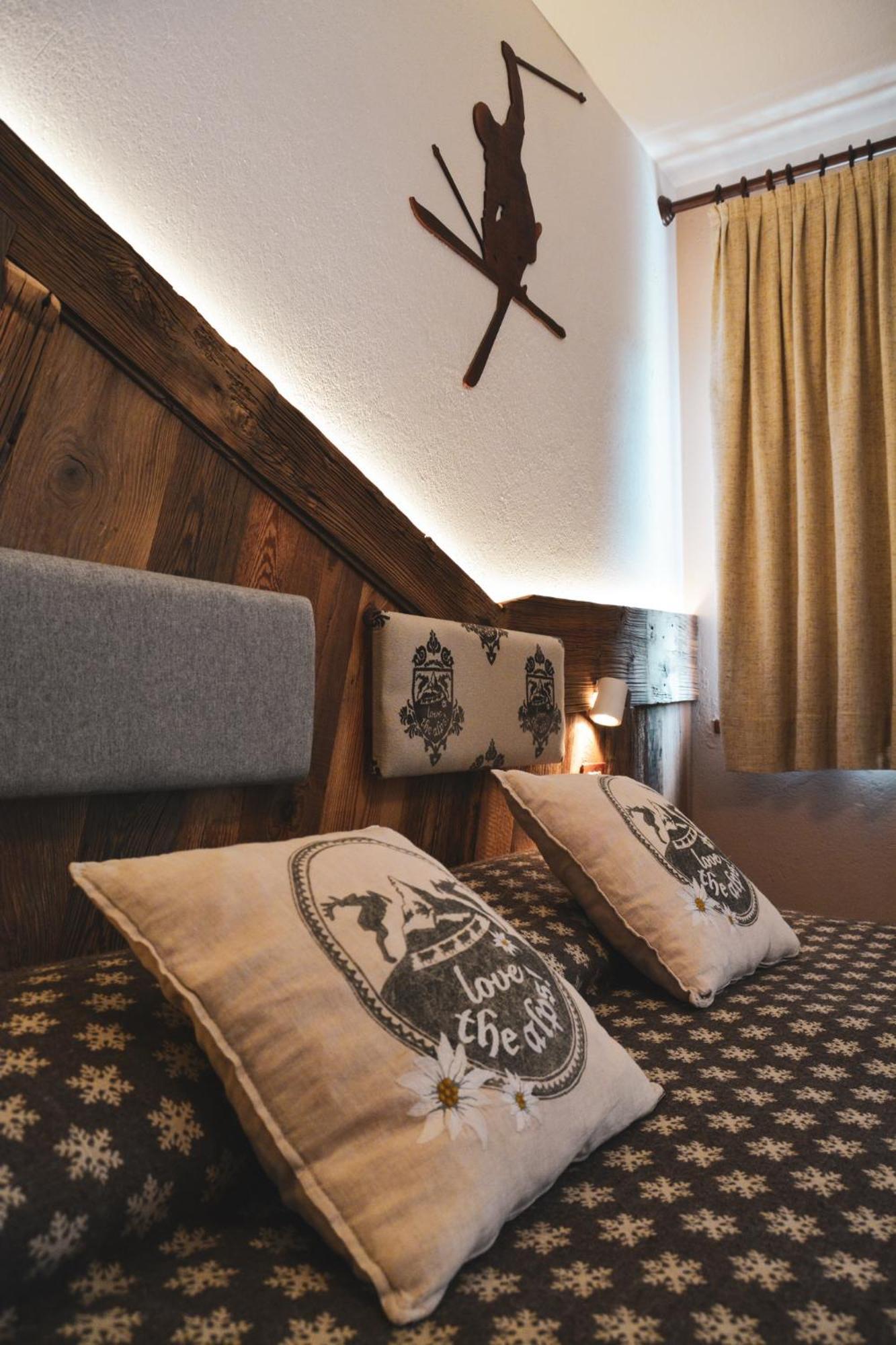 Hotel Chaberton Cesana Torinese Exteriör bild