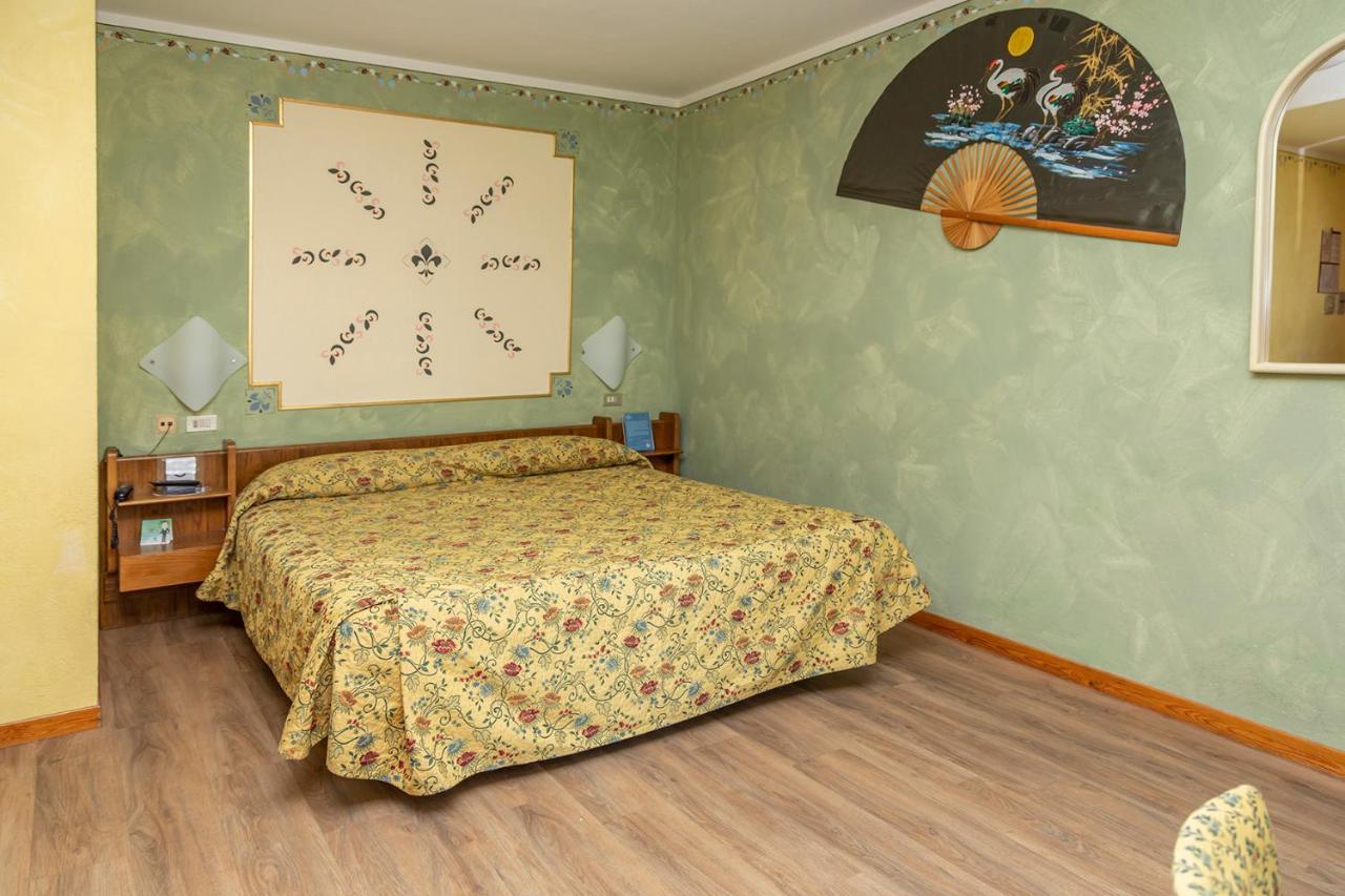 Hotel Chaberton Cesana Torinese Exteriör bild